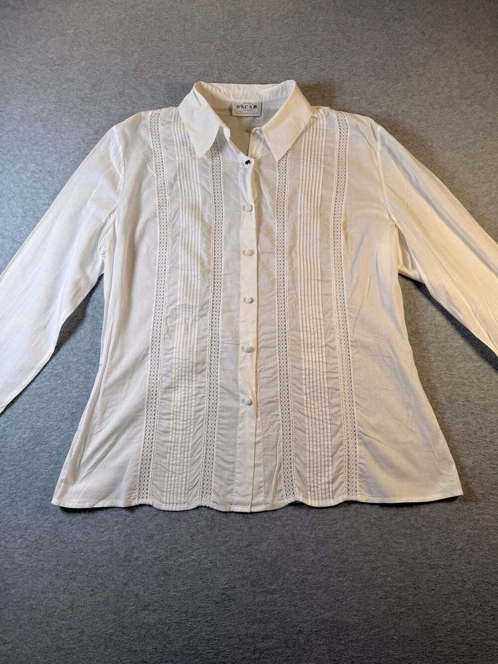 Oscar by Oscar de la Renta White Pintuck Long Sleeve Button Down Lace Inset